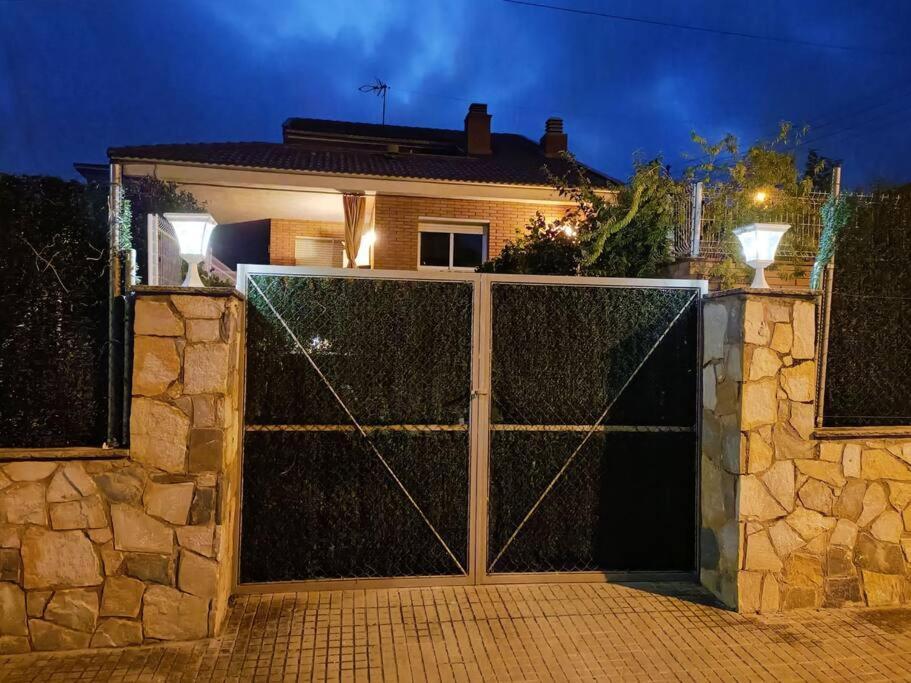 Casa Con Jardin Y Piscina Privada. Villa Santa Eulalia de Ronsana Exterior photo