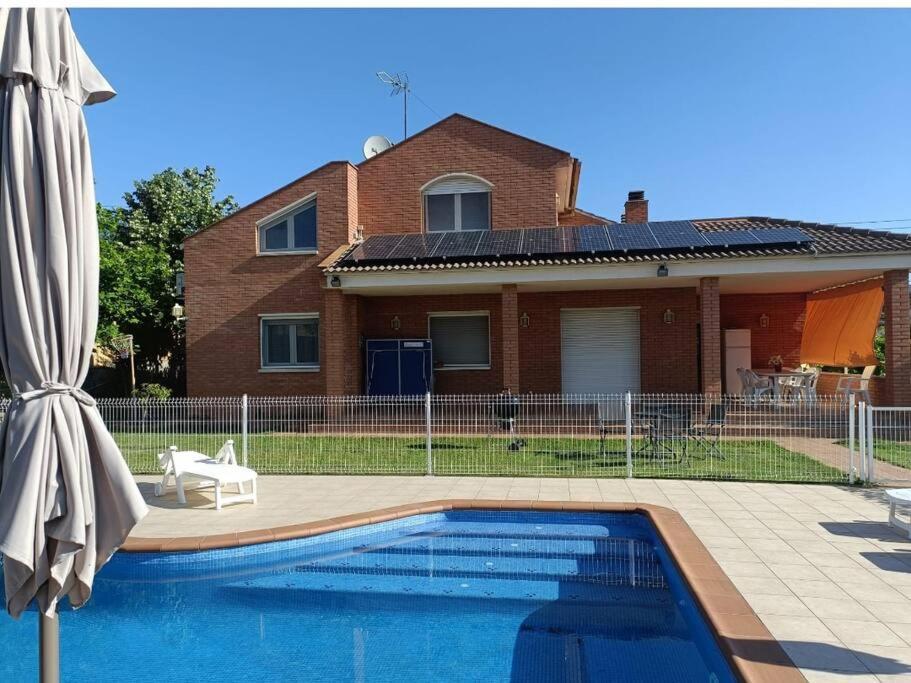 Casa Con Jardin Y Piscina Privada. Villa Santa Eulalia de Ronsana Exterior photo
